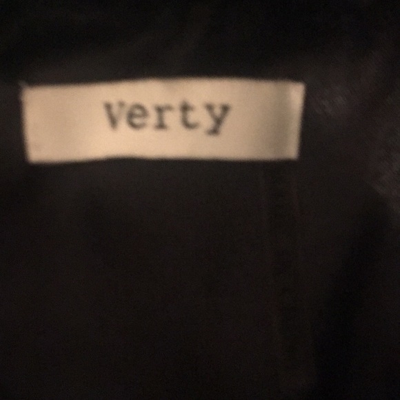 A black silky slightly used vests - Picture 1 of 2